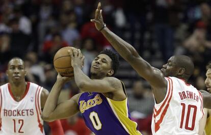 Nick Young, durante un partido contra los Rockets.