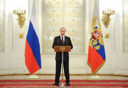 Vladímir Putin pronuncia un discurso ante altos mandos militares en el Kremlin el viernes.