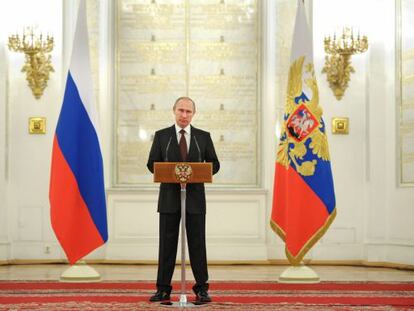 Vlad&iacute;mir Putin pronuncia un discurso ante altos mandos militares en el Kremlin el viernes.