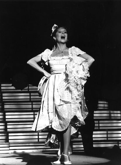 Representación teatral de '¡Vaya par de gemelas!' con Lina Morgan en 1981.