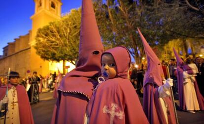 Procesión de Semana Santa en el barrio de El Cabanyal.