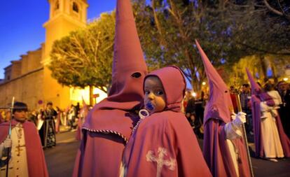 Procesi&oacute;n de Semana Santa en el barrio de El Cabanyal. 