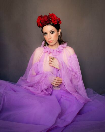 La cantante en una foto promocional de su 'single' 'La tormenta', vestida como en el videoclip del tema.