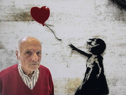 El pintor Antonio López ha confesado que la niña del globo con forma de corazón es su “nieta”.