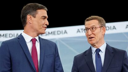 Pedro Sánchez y Alberto Núñez Feijóo, antes del debate televisivo en Atresmedia.