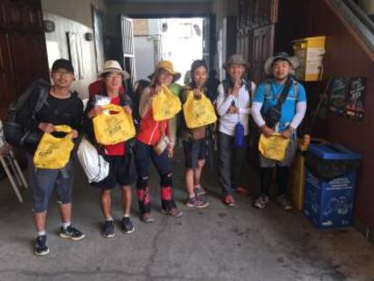 Peregrinos en uno de los albergues del Camino de Santiago.