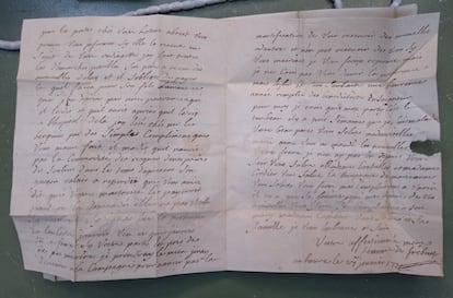 La carta de Marguerite a su hijo, Nicolas Quesnel, en la que le echa en cara que escriba a su prometida y no a ella.