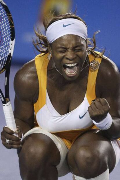 Serena Williams festeja su triunfo en la final de Melbourne.