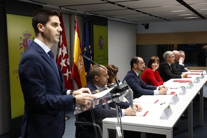 Emilio Viciana pronuncia su discurso durante la firma del programa María Goyri en la sede del ministerio, este jueves.