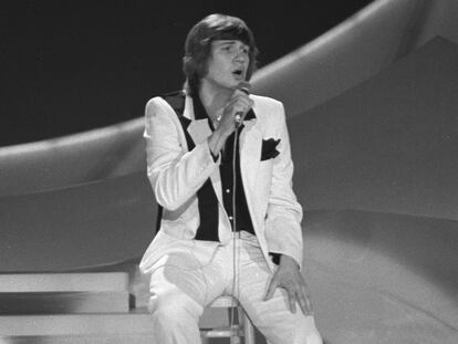 El cantante Johnny Logan, en su actuación en Eurovisión en 1980.