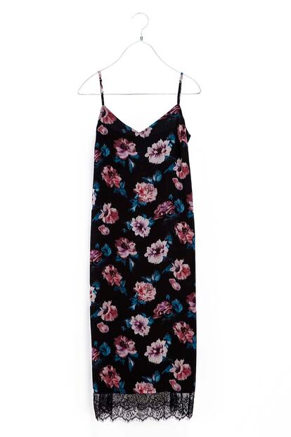 Zara emula los vestidos con acabados de encaje de Vuitton como este vestido, que también recuerda al estampado floreado que ha propuesto Givenchy para este otoño-invierno 2013 (39,99 euros).