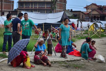 Más de 40.000 personas continúan viviendo en campos de desplazados por el terremoto.