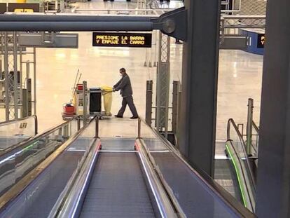 El aeropuerto de Adolfo Suárez-Madrid Barajas casi vacio la semana pasada.