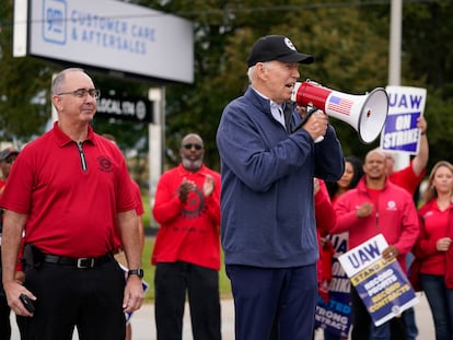 President Joe Biden joins striking United Auto Workers on the picket line