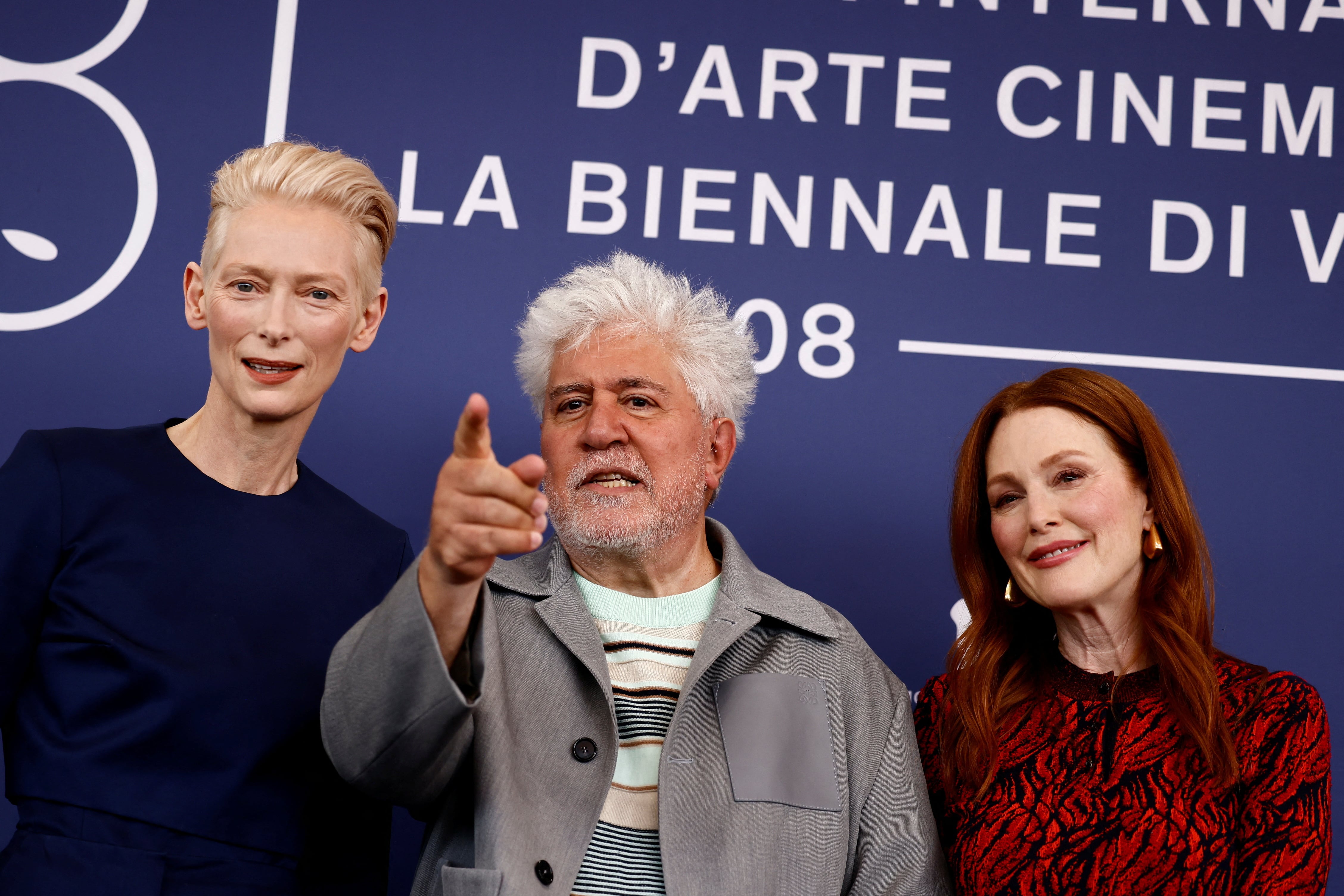 Almodóvar convence en el Festival de Venecia con su primera película en inglés, ‘La habitación de al lado’