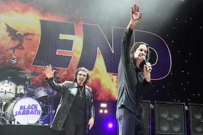 Tony Iommi (izquierda) y Ozzy Osbourne, en la gira de Black Sabbath 'The End Tour', el 17 de agosto de 2016 en Nueva York.  