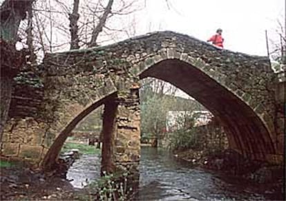 Puente medieval de Tortuero