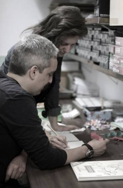 Begoña y Diego Ante, creadores de Joyas sobre papel. 