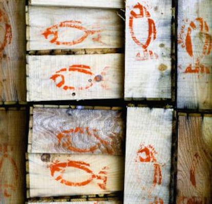 Cajas de pescado en la isla de Oki, donde la pesca y el turismo son los principales motores económicos.