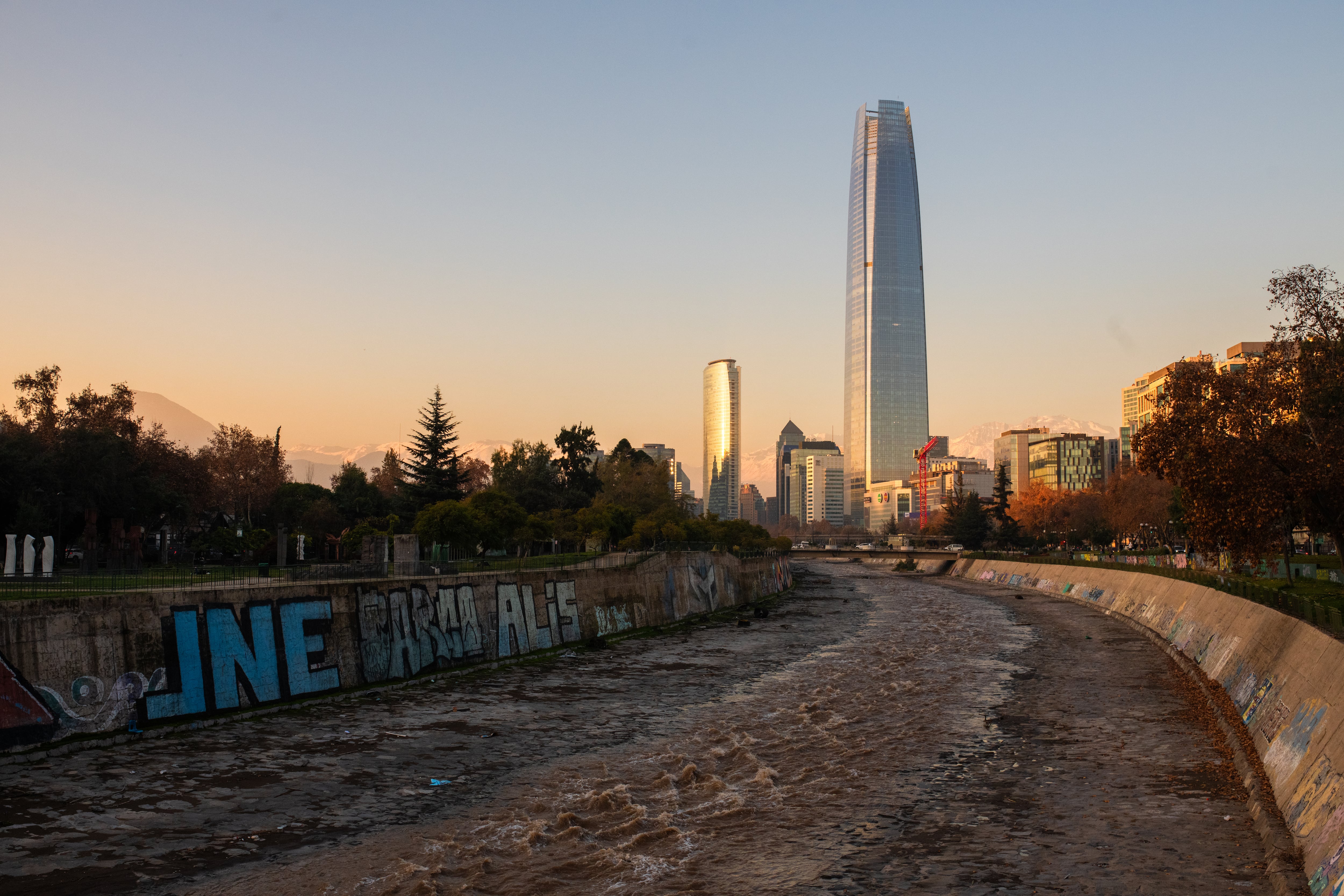 Rivera del Río Mapocho, Santiago, Chile.
