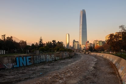 Rivera del Río Mapocho, Santiago, Chile.