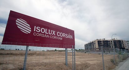 un cartel de Isolux Corsán.