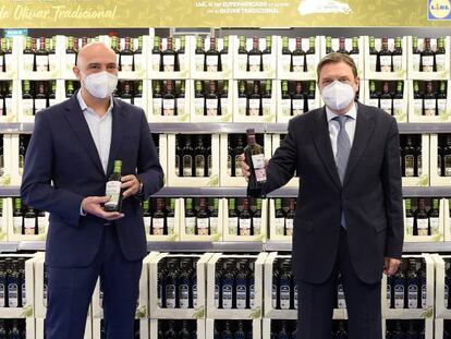 De izquierda a derecha Claus Grande, consejero delegado de Lidl en España; Luis Planas, ministro de Agricultura, y Lorenzo Ramos, secretario general de UPA