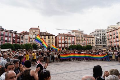 Manifestación el 30 de junio en la plaza mayor de Burgos para protestar por los insultos a una bailarina trans del grupo Metrika.