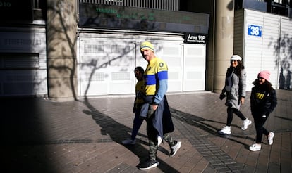 Seguidores de Boca Junior, fuera del estadio Santiago Bernabéu.