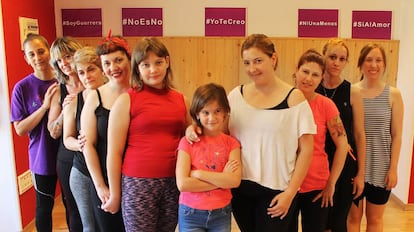 Un grupo de mujeres en una clase de defensa personal en Rivas (Madrid).