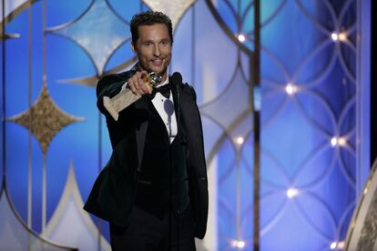 Matthew McConaughey recoge el premio a mejor actor de cine en drama por 'Dallas Buyers Club'.