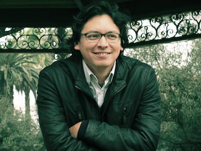 El escritor peruano Carlos Yushimito.