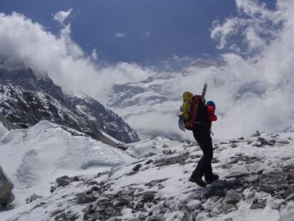 Txikon camino a la pared del Kangchenjunga. 