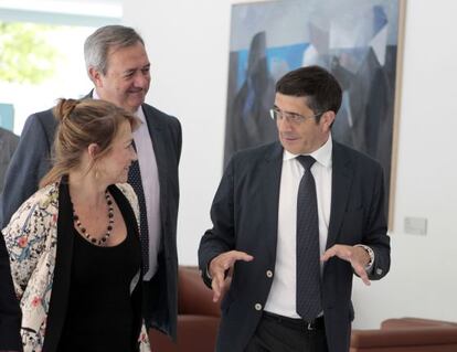 Inmaculada Rodríguez Piñero, Carlos Aguirre y Patxi López, en Bilbao.