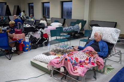 Donald Draughon and his wife Vicki wait for the arrival of Hurricane Helene at Lincoln High School, which was opened as a shelter in Tallahassee, Florida, U.S., September 26, 2024. 