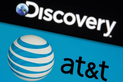 Logos de Discovery y de At&T