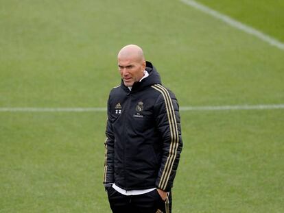Zidane, durante el entrenamiento de hoy en Valdebebas.