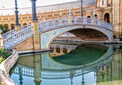 Puente de Talavera en la Plaza de España de Sevilla. |