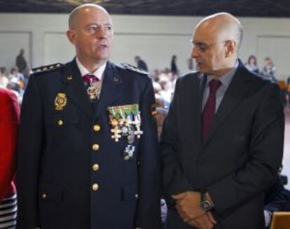 El consejero de Interior vasco, Rodolfo Ares y el jefe superior de Policía del País Vasco, Enrique Pamies