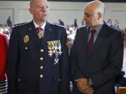 El consejero de Interior vasco, Rodolfo Ares y el jefe superior de Policía del País Vasco, Enrique Pamies