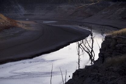 Si se tienen en cuenta los lodos que ocupan el fondo, el embalse está funcionalmente seco, según los expertos.