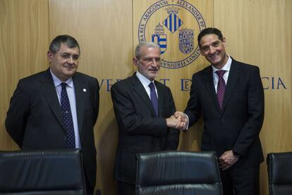 Ricard Mart&iacute;nez, Esteban Morcillo y &Oacute;scar Sanz, en la presentaci&oacute;n de la nueva c&aacute;tedra. 