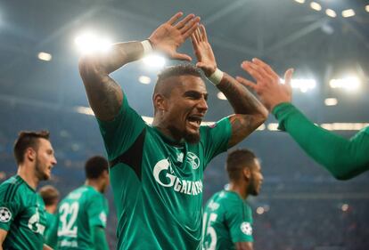 Kevin-Prince Boateng celebra un gol con sus compañeros.