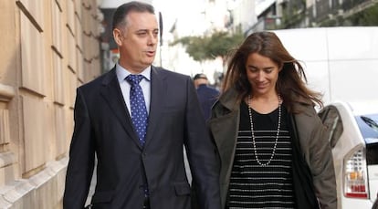 El exconsejero de Deportes, Alberto López Viejo, antes de una de sus delcaraciones ante el juzgado, en 2012.