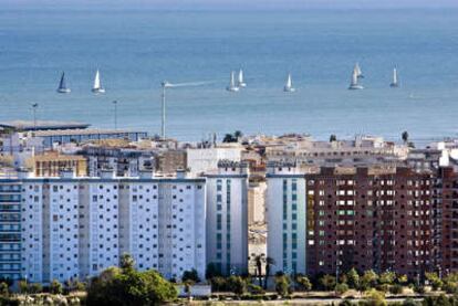 Bloques de pisos de vivienda nueva en la costa valenciana