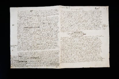 Manuscrito de 'La paz perpetua' de Immanuel Kant, exhibido en el palacio Bellevue de Berlín, que se inaugura este viernes en Berlín.