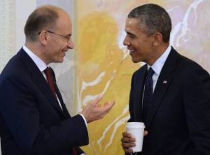 El primer ministro italiano, Enrico Letta, charla con el presidente de Estados Unidos, Barack Obama. EFE/Archivo