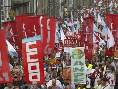 Manifestación de profesores contra los recortes, en Santiago de Compostela.