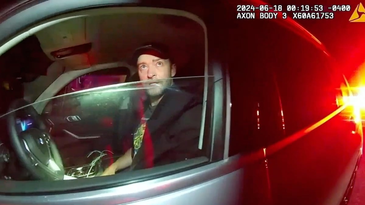 La policía difunde las imágenes del arresto y paso por comisaría de Justin Timberlake por conducir ebrio: “Solo me he tomado un Martini”