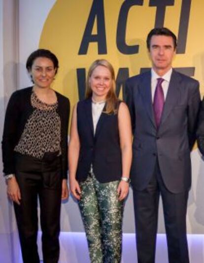 El ministro de Industria, Jos&eacute; Manuel Soria, junto a Jill Hazelbaker, directora de Pol&iacute;ticas P&uacute;blicas para Google Europa, y B&aacute;rbara Navarro, directora de Asuntos Publicos de Google para el Sur de Europa.